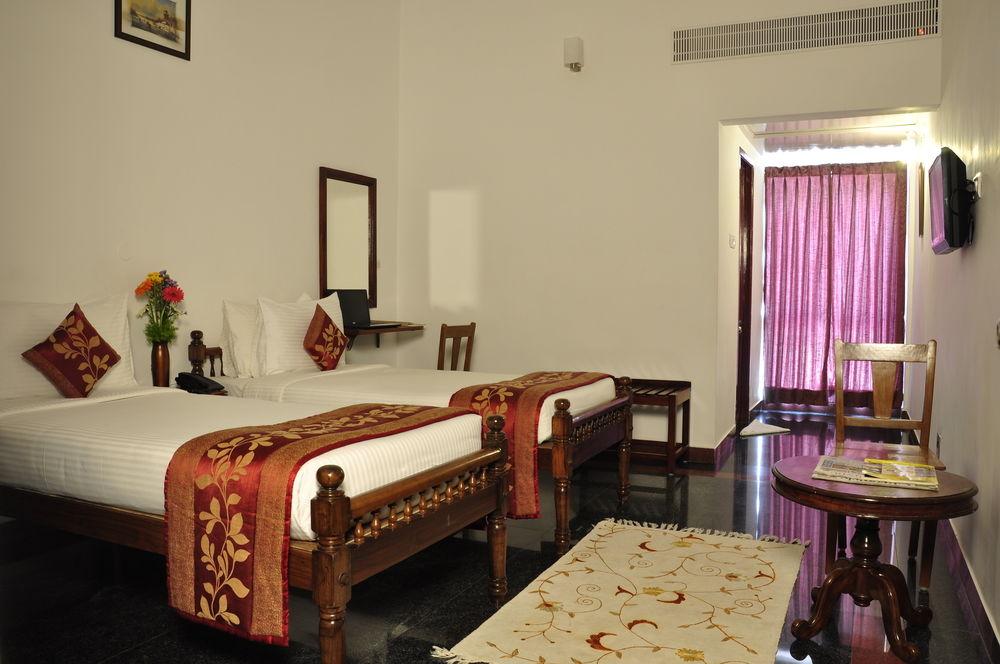 Hotel Bonsejour Пондичерри Экстерьер фото