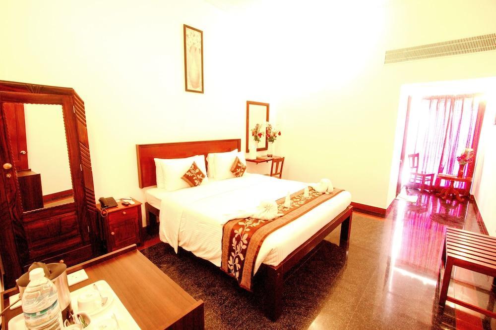 Hotel Bonsejour Пондичерри Экстерьер фото