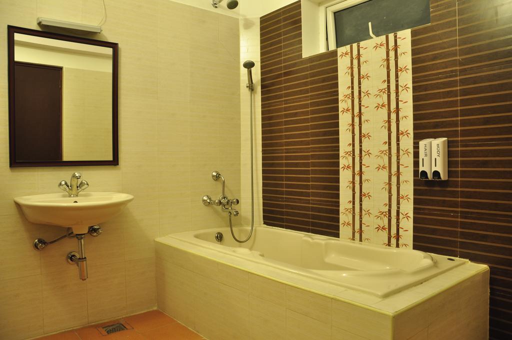 Hotel Bonsejour Пондичерри Экстерьер фото