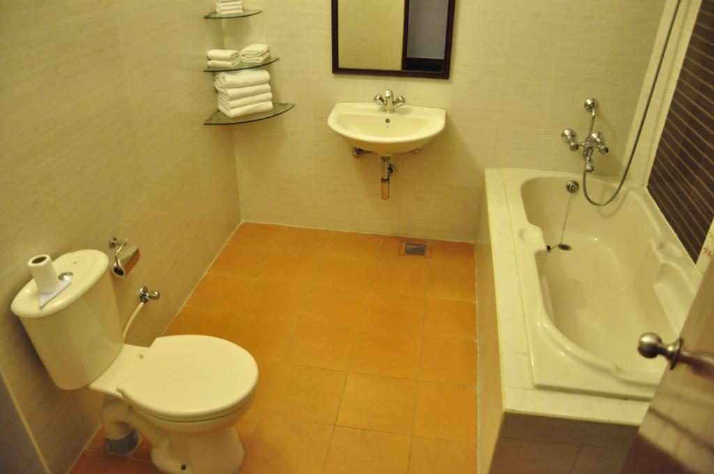 Hotel Bonsejour Пондичерри Экстерьер фото