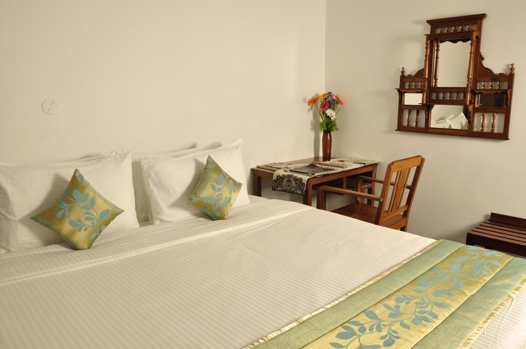 Hotel Bonsejour Пондичерри Экстерьер фото