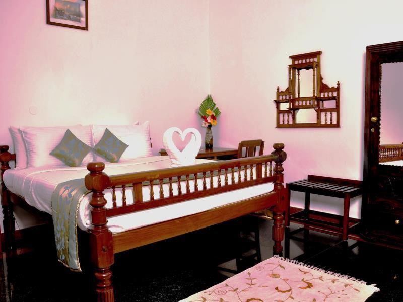 Hotel Bonsejour Пондичерри Экстерьер фото