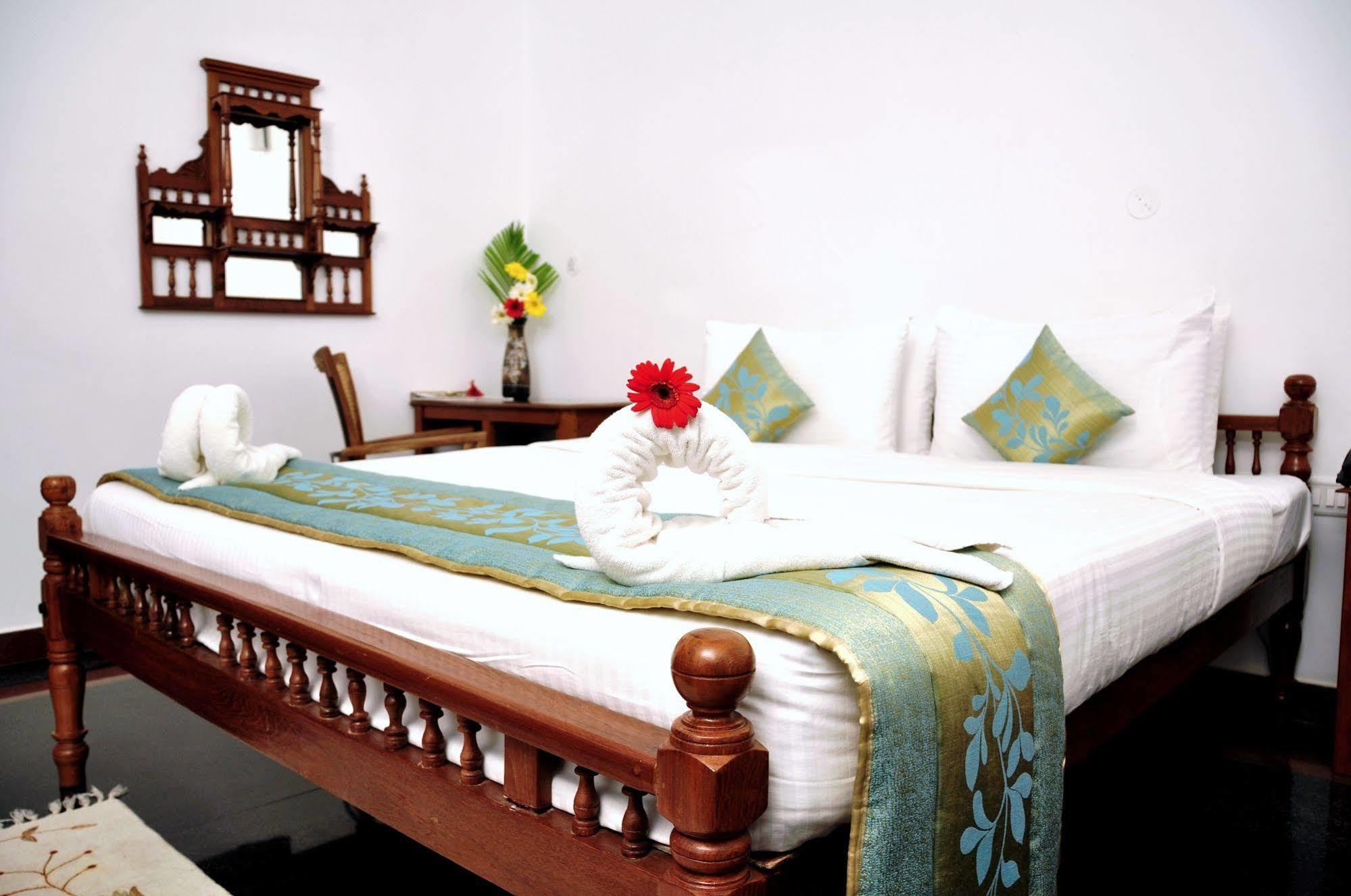 Hotel Bonsejour Пондичерри Экстерьер фото