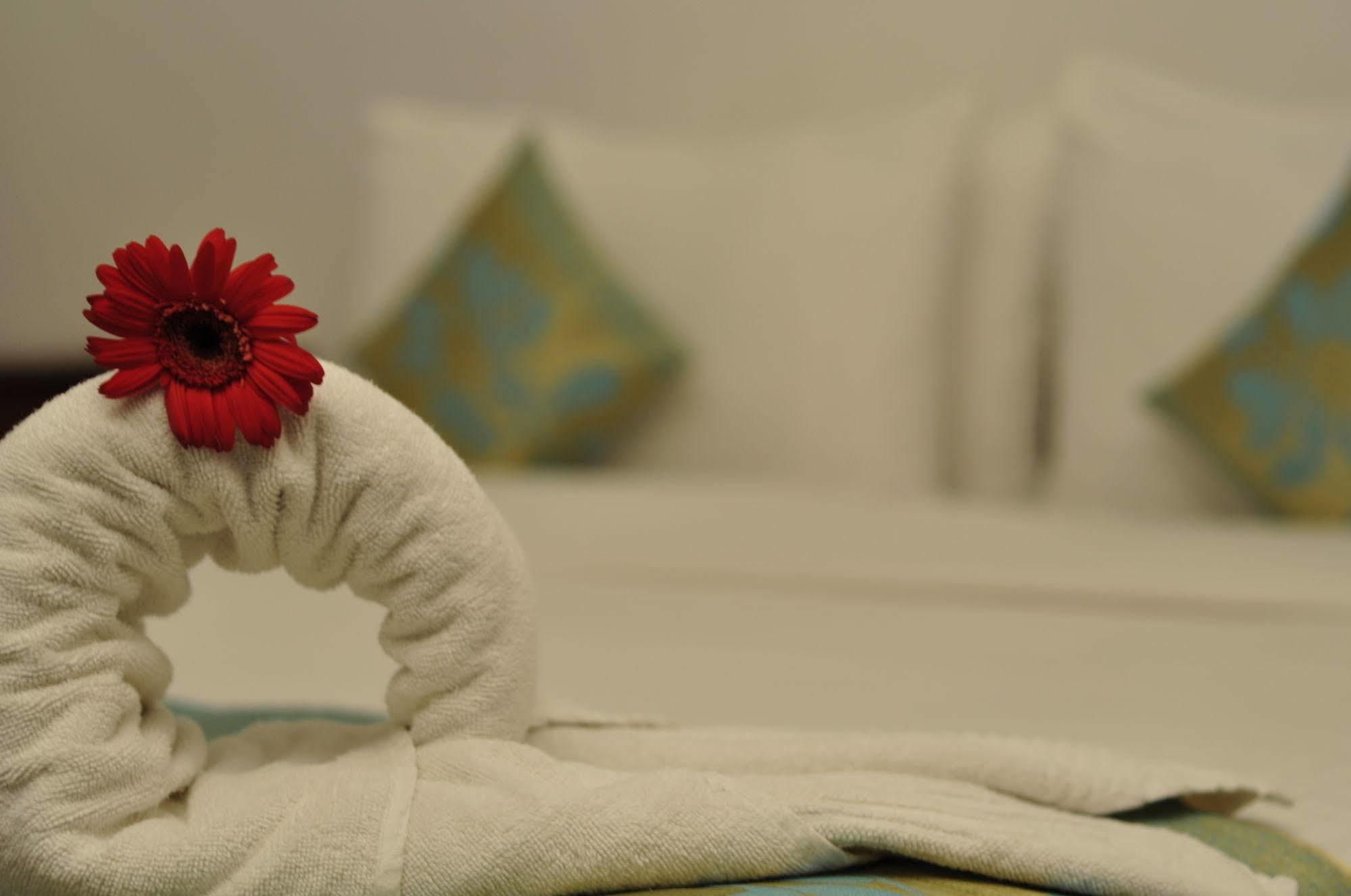 Hotel Bonsejour Пондичерри Экстерьер фото