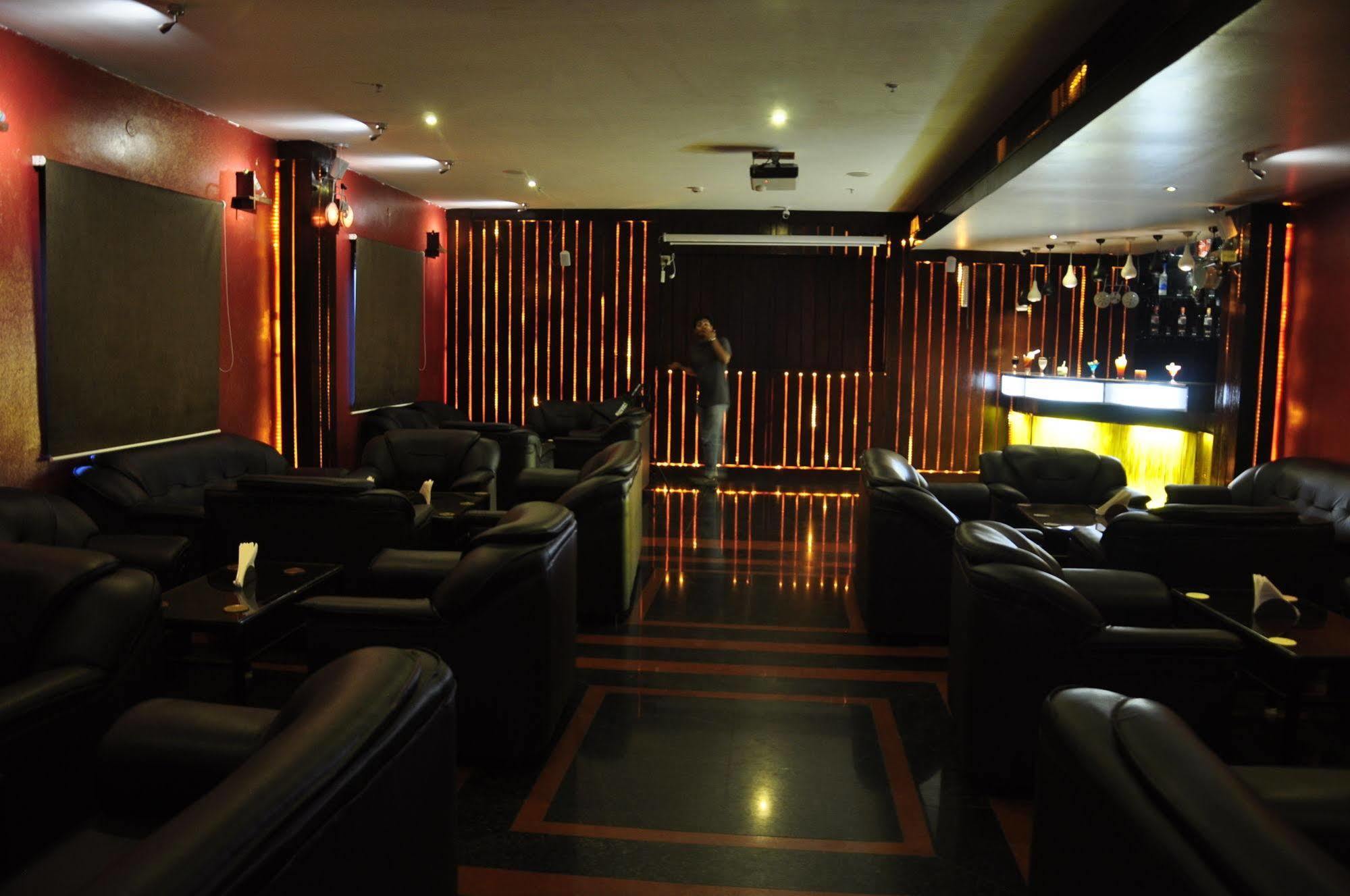 Hotel Bonsejour Пондичерри Экстерьер фото