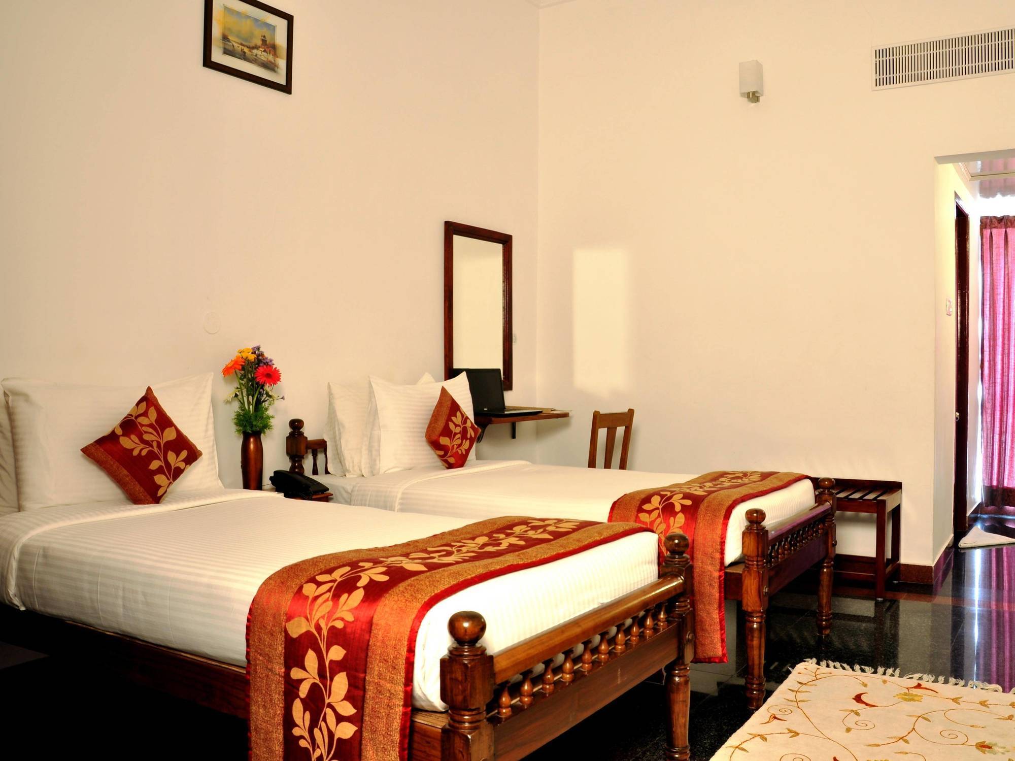 Hotel Bonsejour Пондичерри Экстерьер фото