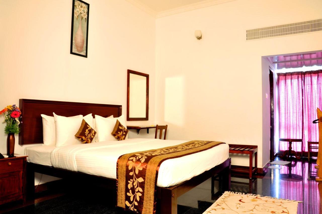 Hotel Bonsejour Пондичерри Экстерьер фото