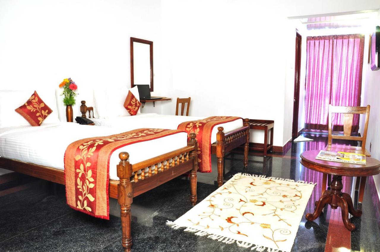 Hotel Bonsejour Пондичерри Экстерьер фото